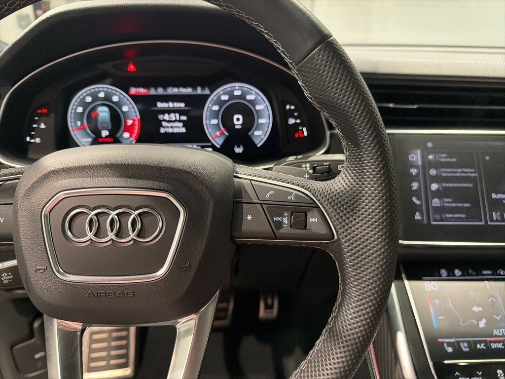 Used 2025 Audi SQ7 Prestige AWD/4WD image 24