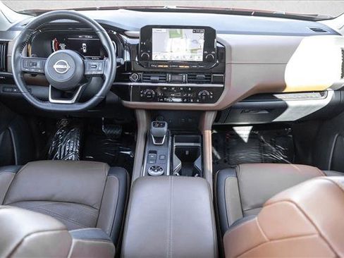 Used 2023 Nissan Pathfinder Platinum image 21