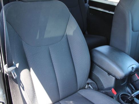 Used 2018 Jeep Wrangler Sport AWD/4WD image 14
