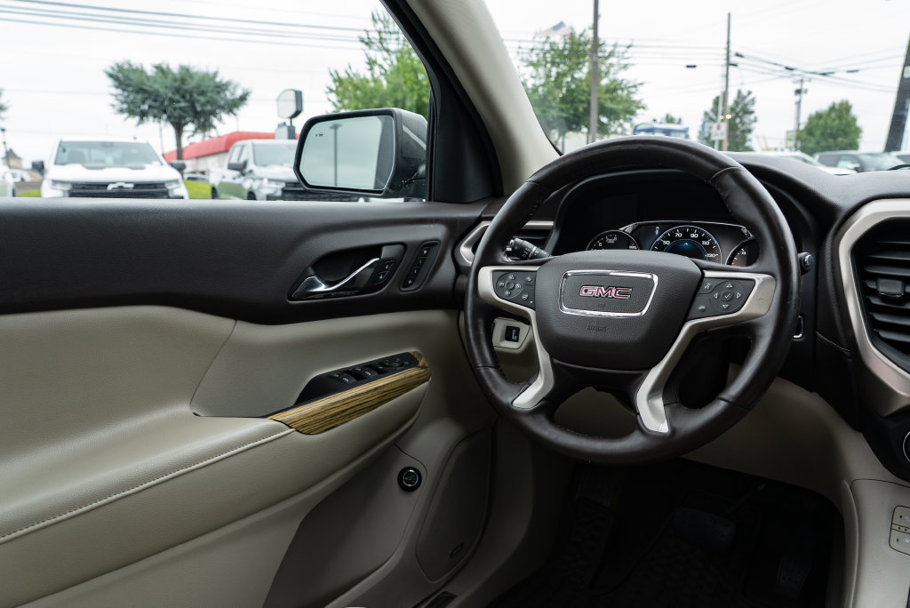 Used 2017 GMC Acadia Denali w/ Technology Package AWD/4WD image 12
