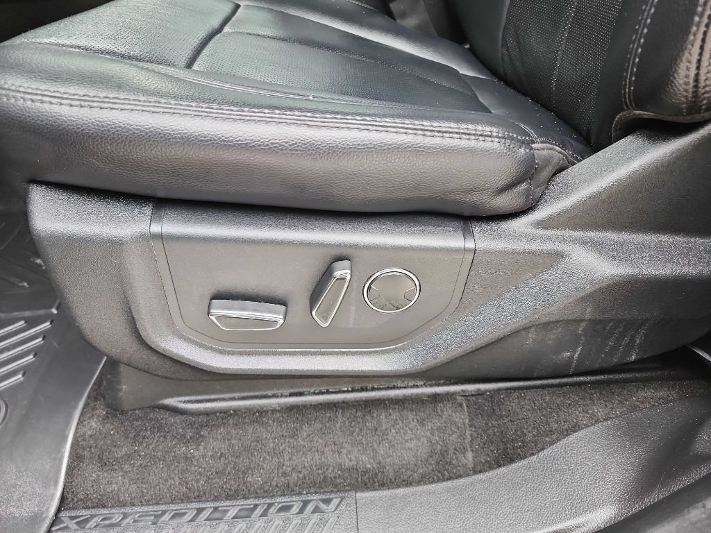 Used 2019 Ford Expedition XLT w/ Equipment Group 202A RWD image 19