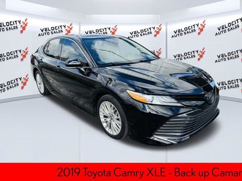 Used 2019 Toyota Camry XLE FWD image 1