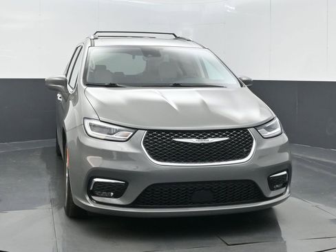 Used 2021 Chrysler Pacifica Touring-L image 4