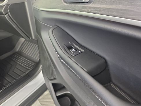 Used 2025 Jeep Grand Cherokee L Limited RWD image 38