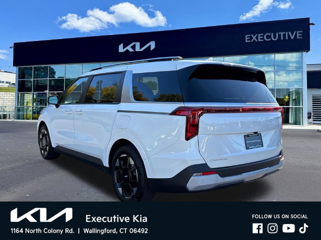 Used 2026 Kia Carnival EX FWD image 2