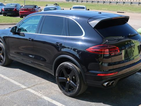 Used 2018 Porsche Cayenne S image 12