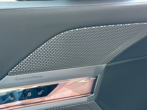 Used 2023 BMW 760i xDrive image 19