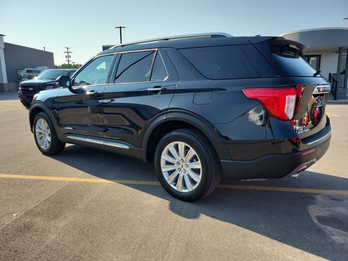 Used 2024 Ford Explorer Limited w/ Equipment Group 301A AWD/4WD image 3