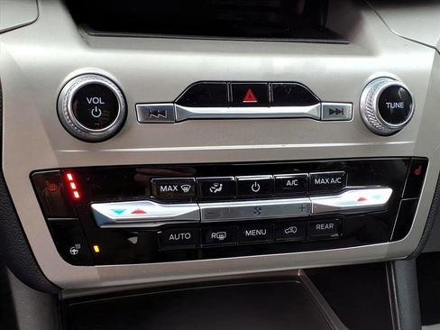 Used 2022 Ford Explorer XLT w/ Equipment Group 202A image 20