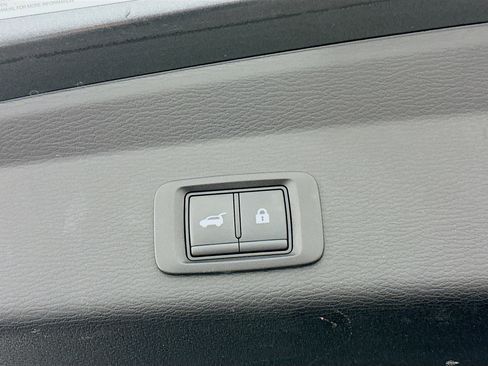 Used 2025 Mitsubishi Outlander SE image 32