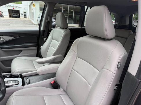 Used 2021 Honda Pilot Touring image 14