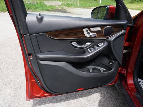 Used 2017 Mercedes-Benz GLC 300 4MATIC image 22