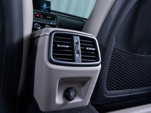 Used 2022 Genesis G70 2.0T image 16