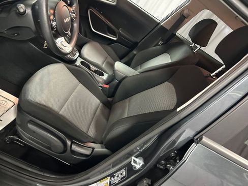 Used 2025 Kia Soul LX w/ LX Technology Package FWD image 10