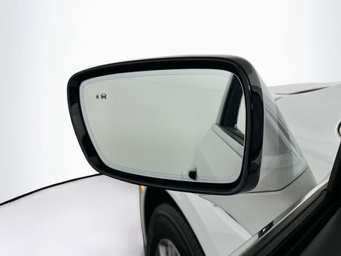 Used 2024 Buick Enclave Premium image 16