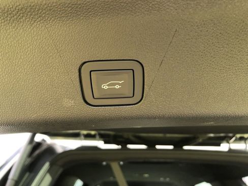 Used 2025 Chevrolet Tahoe LT image 18