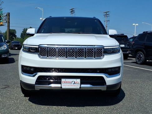 Used 2022 Jeep Grand Wagoneer Series III AWD/4WD image 2