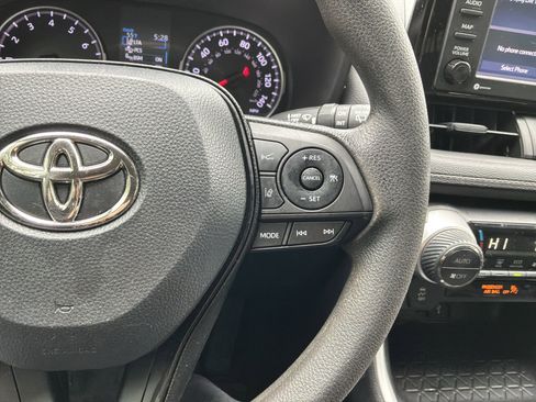 Used 2022 Toyota RAV4 XLE w/ Convenience Package FWD image 20