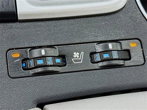 Used 2019 Toyota Highlander Limited image 21