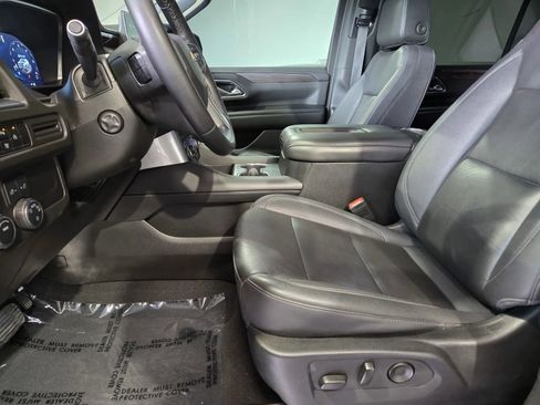 Used 2023 Chevrolet Suburban LT w/ Luxury Package image 16