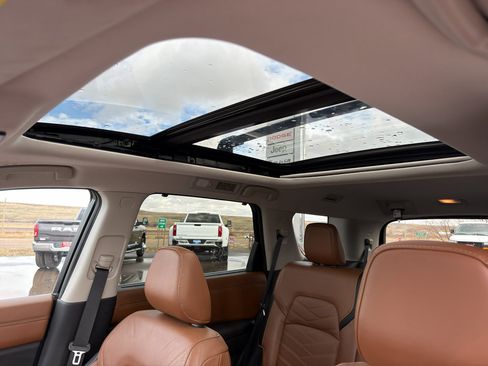 Used 2022 Nissan Pathfinder Platinum w/ Cargo Package image 9