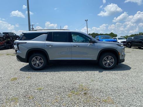 New 2025 Chevrolet Traverse LT w/ Driver Confidence Package image 2