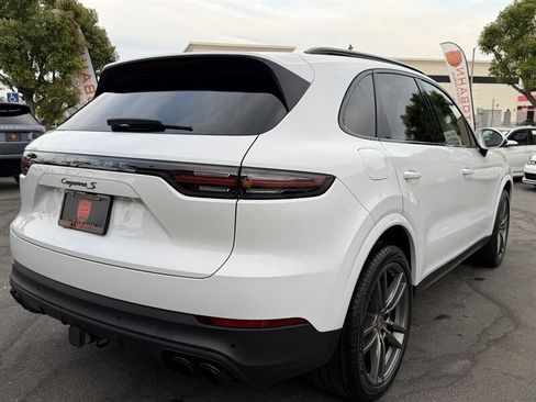Used 2023 Porsche Cayenne S Platinum w/ Premium Package Plus AWD/4WD image 17