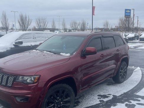 Used 2018 Jeep Grand Cherokee Altitude image 11