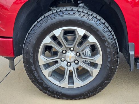 Certified 2025 Chevrolet Silverado 1500 High Country w/ Technology Package AWD/4WD image 14