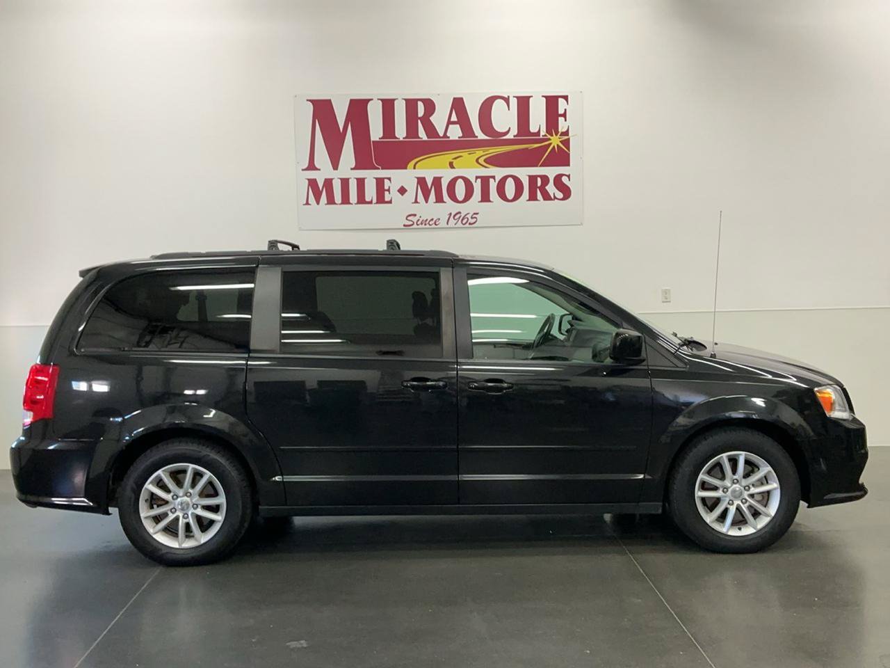 Used 2014 Dodge Grand Caravan SXT w/ Rear Park Assist Package FWD image 6