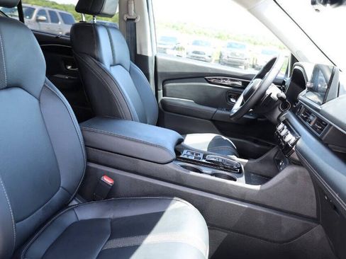 Used 2025 Honda Pilot Touring image 15