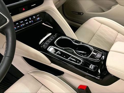 Used 2023 Buick Envision Avenir image 16