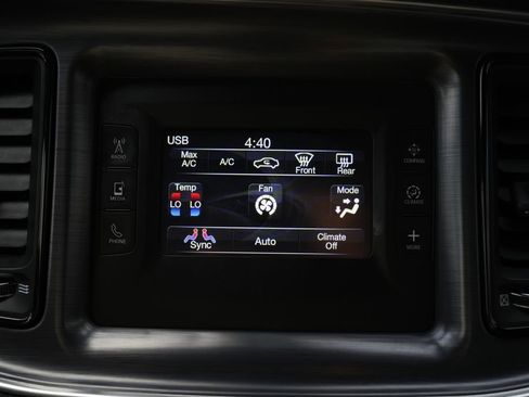 Used 2015 Dodge Challenger SXT image 43