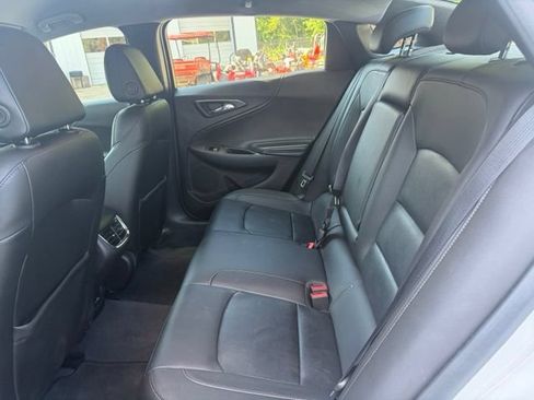 Used 2018 Chevrolet Malibu LT w/ Leather Package FWD image 16