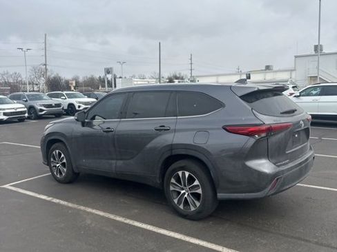 Used 2020 Toyota Highlander XLE image 21