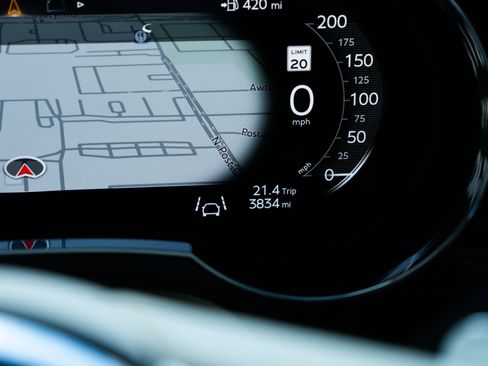 Used 2024 Bentley Bentayga image 10