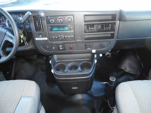 Used 2016 Chevrolet Express 2500 RWD image 22