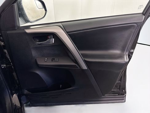 Used 2018 Toyota RAV4 XLE image 31