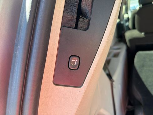 Used 2015 Dodge Grand Caravan SXT FWD image 12