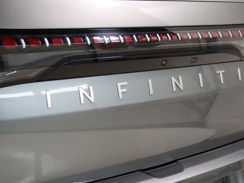 Used 2025 INFINITI QX80 Sensory AWD/4WD image 13