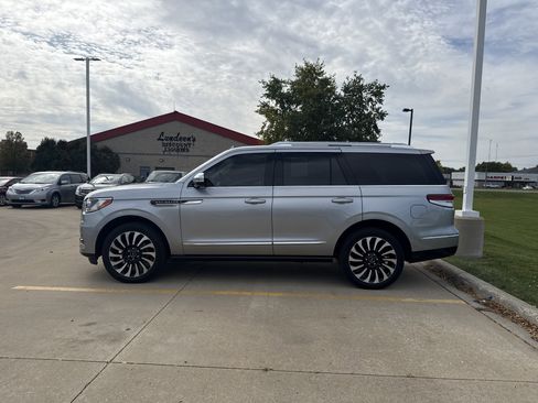 Used 2022 Lincoln Navigator Black Label image 9