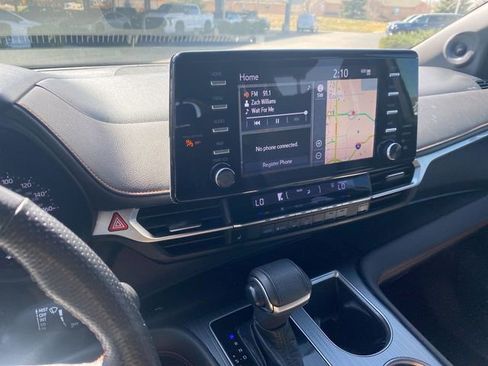 Used 2021 Toyota Sienna XSE w/ XSE Plus Package image 16