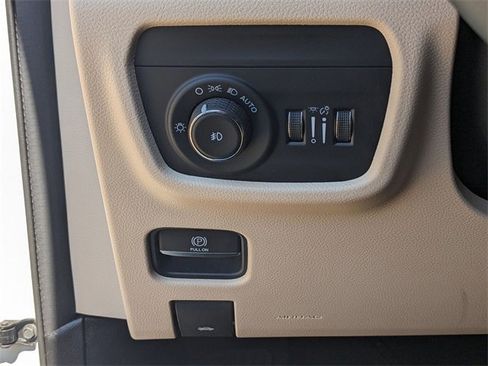 Certified 2022 Jeep Grand Cherokee Limited image 26