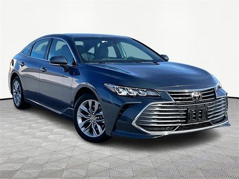 Used 2022 Toyota Avalon XLE image 1