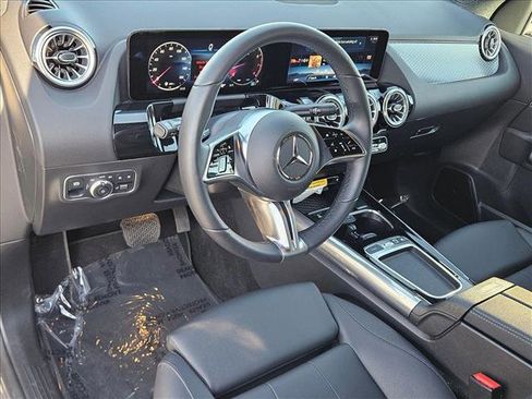 Certified 2025 Mercedes-Benz GLA 250 image 10