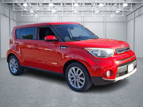 Used 2017 Kia Soul + FWD image 7
