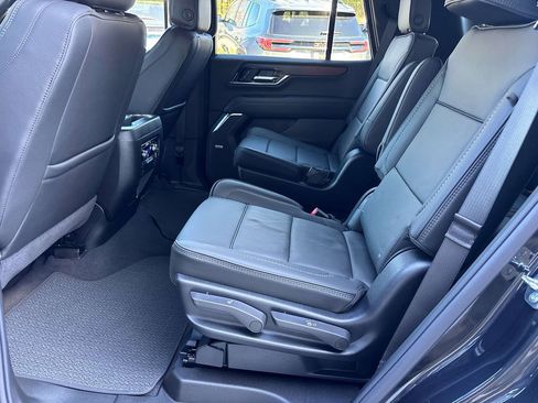 Used 2026 GMC Yukon Denali AWD/4WD image 9