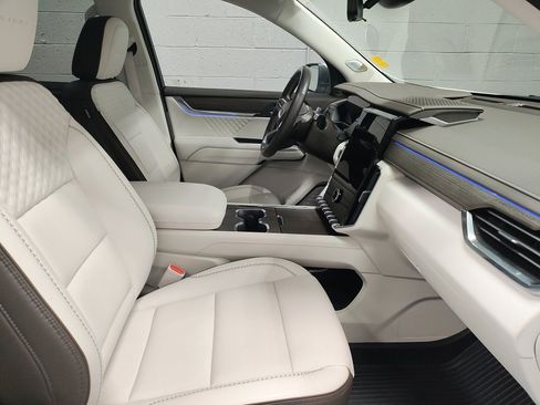 Used 2025 GMC Acadia Denali w/ Super Cruise Package image 7