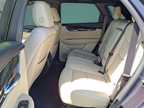 Used 2019 Cadillac XT5 FWD image 7