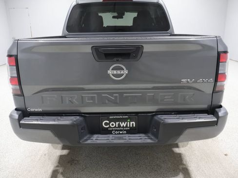 Used 2024 Nissan Frontier SV AWD/4WD image 3